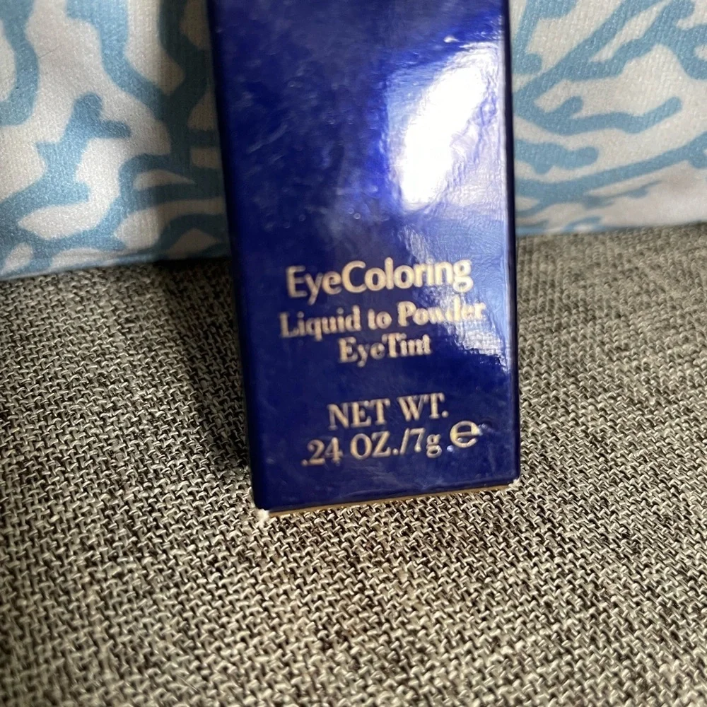 Estee Lauder Eye Coloring liquid to powder eye tint #04 fauvemauve new in box